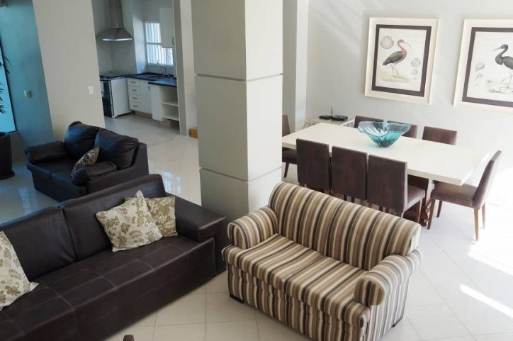 Casa para alugar com 6 quartos, 323m² - Foto 4