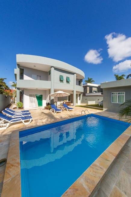 Casa para alugar com 6 quartos, 323m² - Foto 1