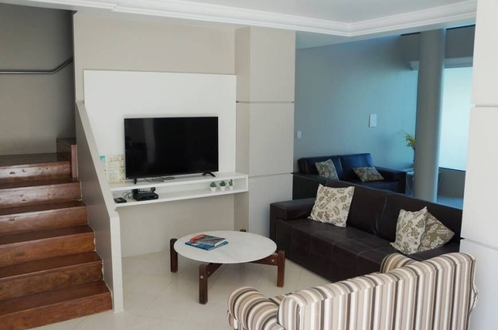 Casa para alugar com 6 quartos, 323m² - Foto 11