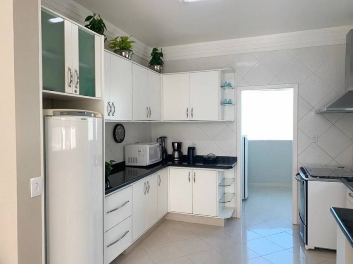 Casa para alugar com 6 quartos, 323m² - Foto 6