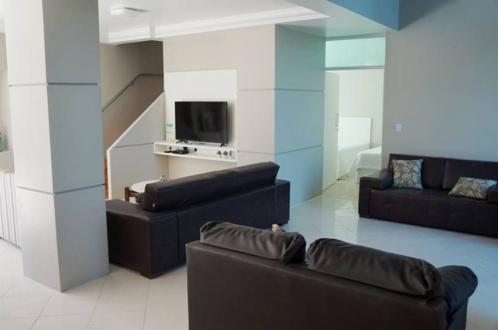 Casa para alugar com 6 quartos, 323m² - Foto 12