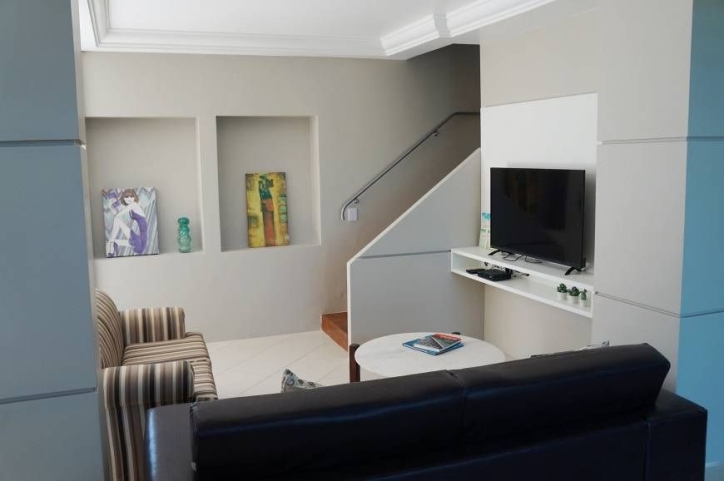 Casa para alugar com 6 quartos, 323m² - Foto 5