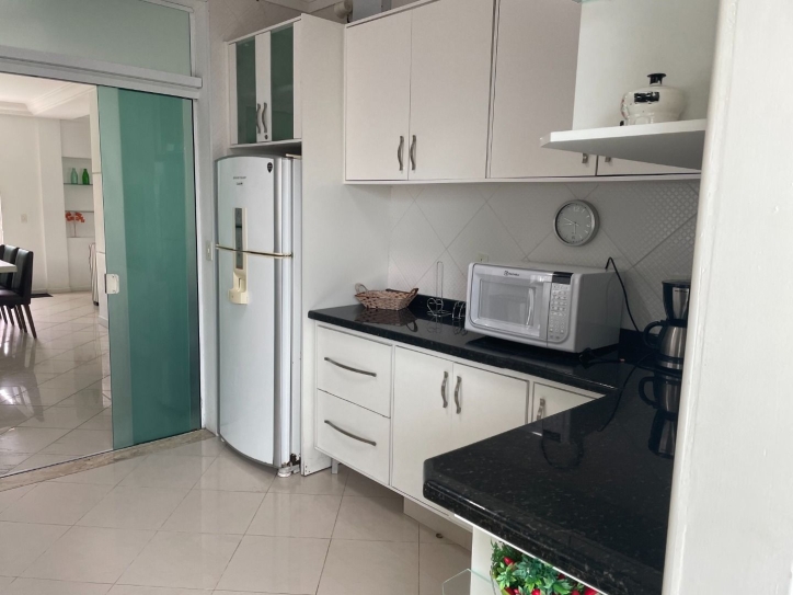 Casa para alugar com 6 quartos, 323m² - Foto 8