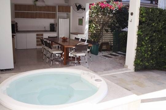 Casa para alugar com 5 quartos, 323m² - Foto 4