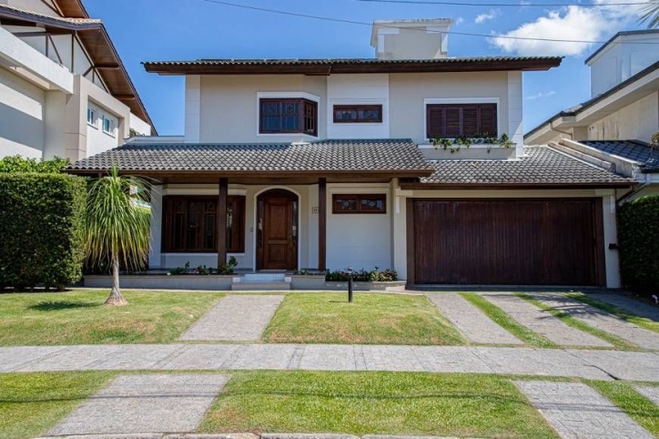 Casa para alugar com 5 quartos, 280m² - Foto 1