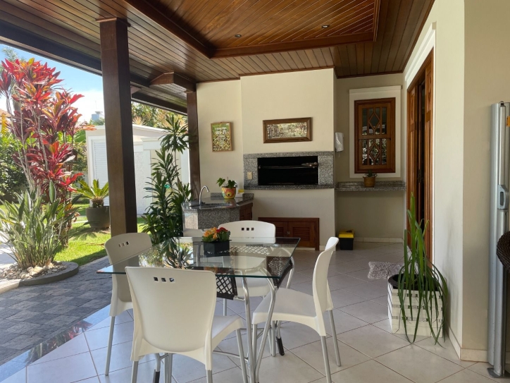 Casa para alugar com 5 quartos, 280m² - Foto 9