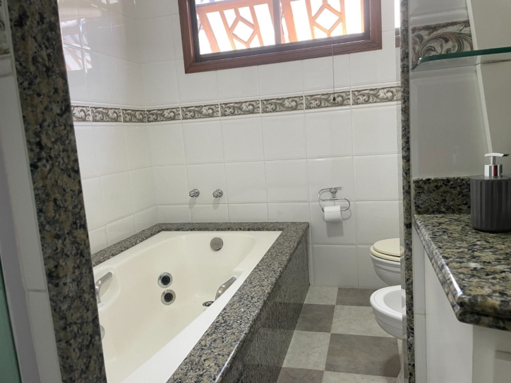 Casa para alugar com 5 quartos, 280m² - Foto 14