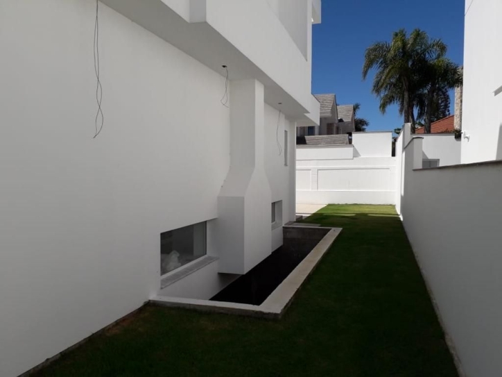 Casa à venda com 4 quartos, 570m² - Foto 4