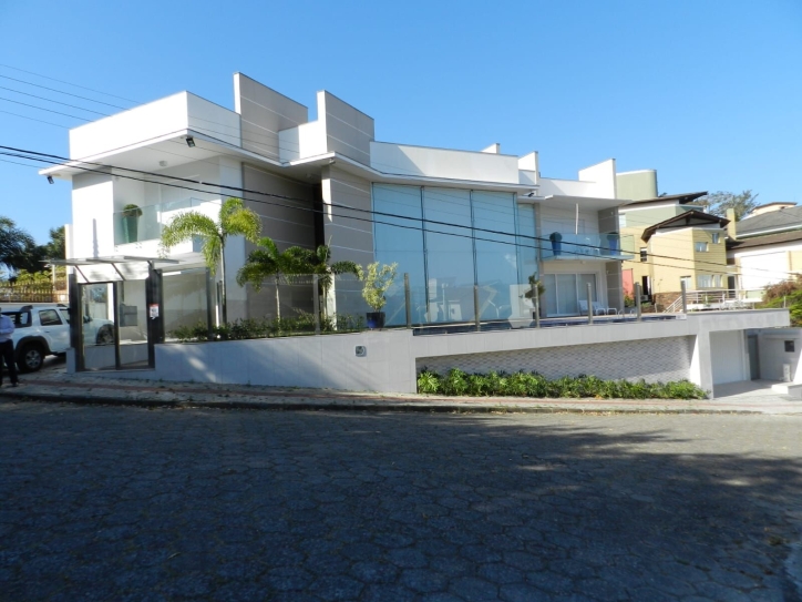 Casa à venda com 4 quartos, 750m² - Foto 1