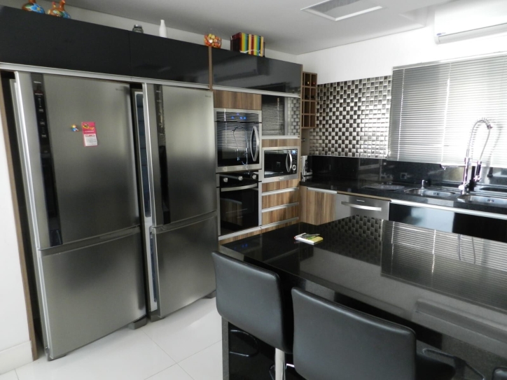 Casa à venda com 4 quartos, 750m² - Foto 3