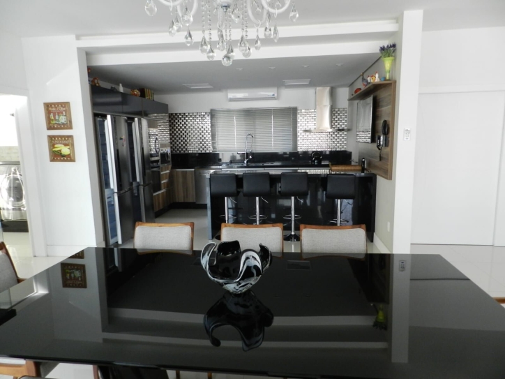 Casa à venda com 4 quartos, 750m² - Foto 7