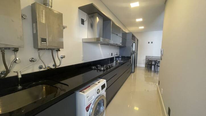 Apartamento para alugar com 3 quartos, 141m² - Foto 13