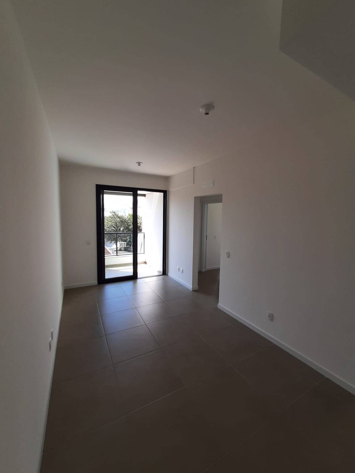Apartamento à venda com 2 quartos, 68m² - Foto 2
