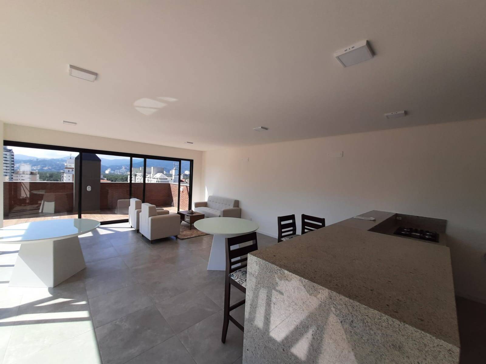 Apartamento à venda com 2 quartos, 68m² - Foto 13