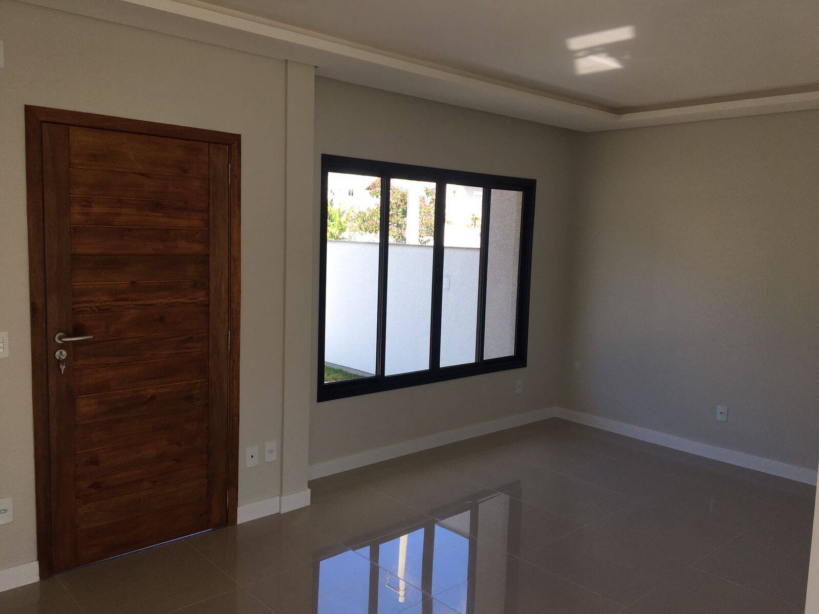 Casa à venda com 3 quartos, 130m² - Foto 1