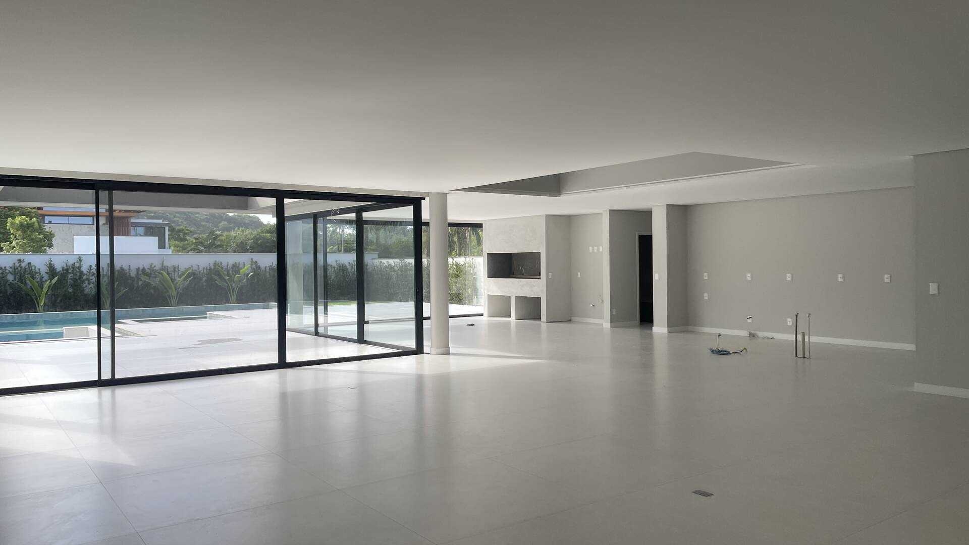 Casa à venda com 6 quartos, 1000m² - Foto 2