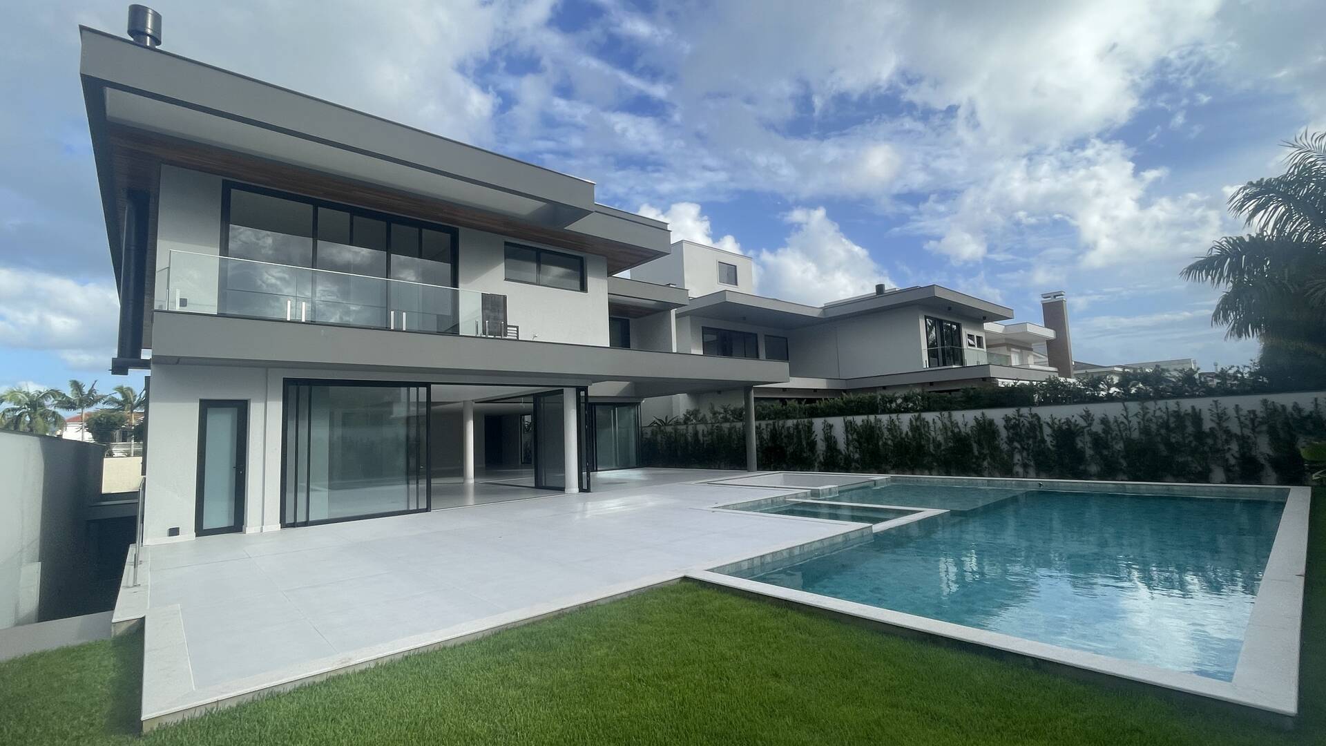 Casa à venda com 6 quartos, 1000m² - Foto 45