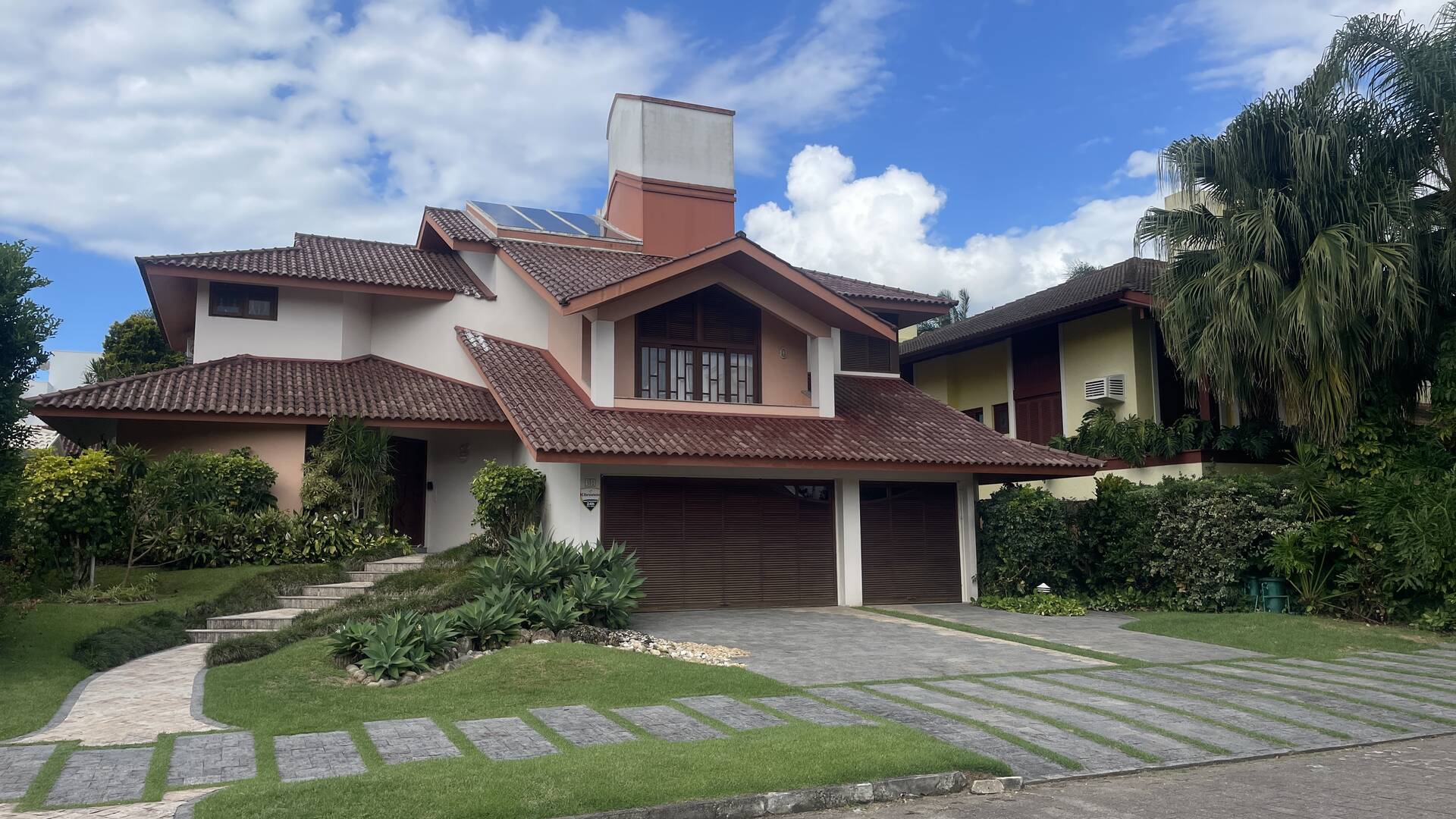 Casa à venda com 4 quartos, 350m² - Foto 1