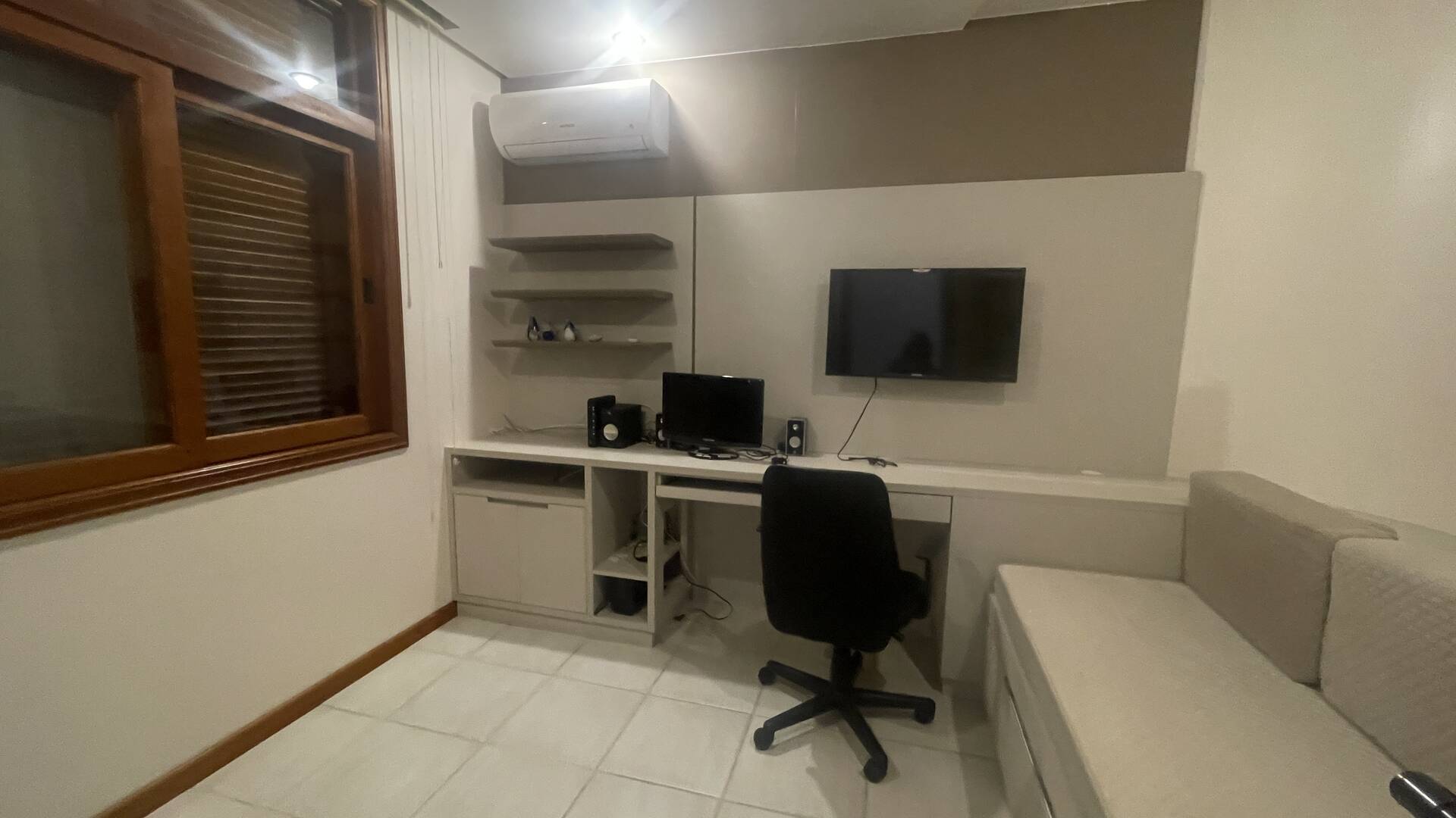 Casa à venda com 4 quartos, 350m² - Foto 2
