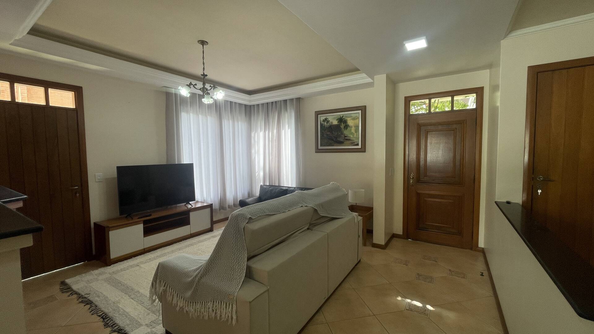 Casa para alugar com 4 quartos, 290m² - Foto 2