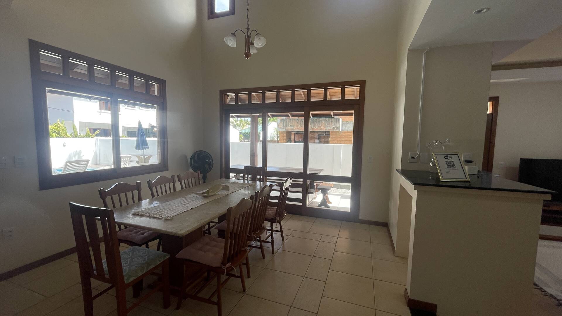 Casa para alugar com 4 quartos, 290m² - Foto 4