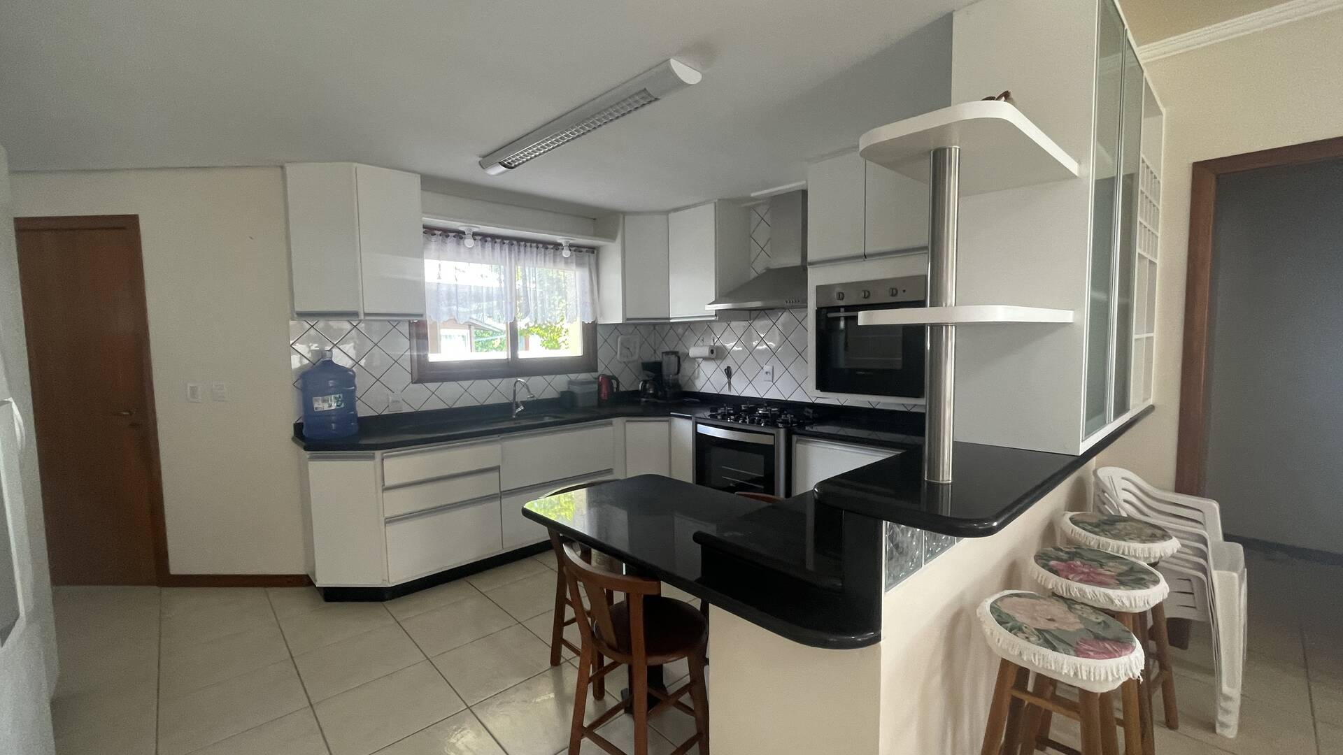 Casa para alugar com 4 quartos, 290m² - Foto 5