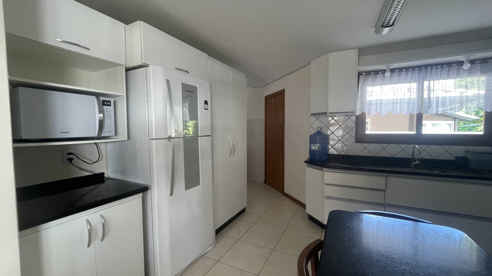 Casa para alugar com 4 quartos, 290m² - Foto 6
