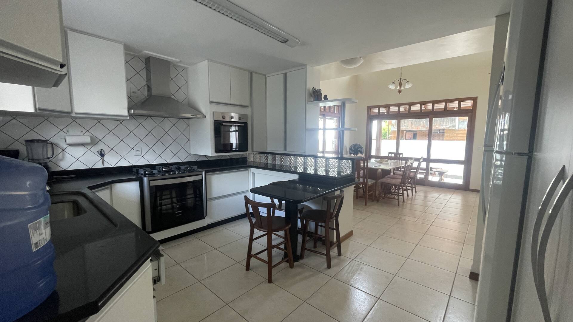 Casa para alugar com 4 quartos, 290m² - Foto 8