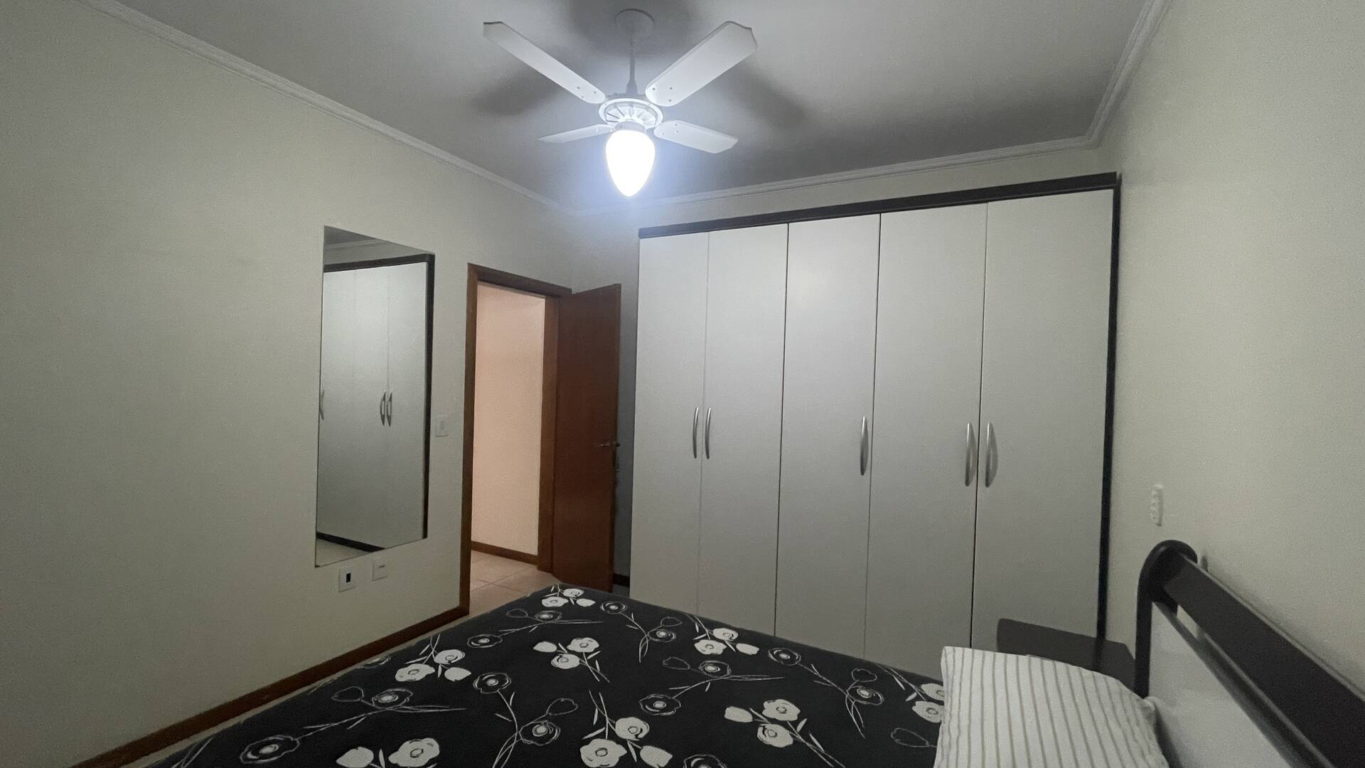 Casa para alugar com 4 quartos, 290m² - Foto 10