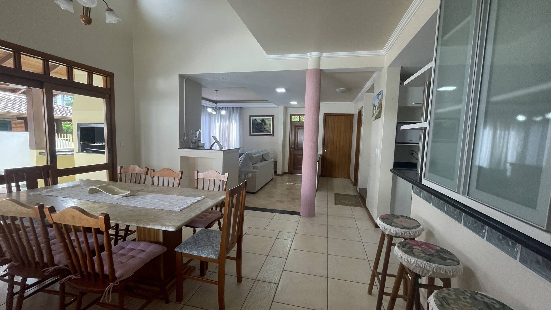 Casa para alugar com 4 quartos, 290m² - Foto 12