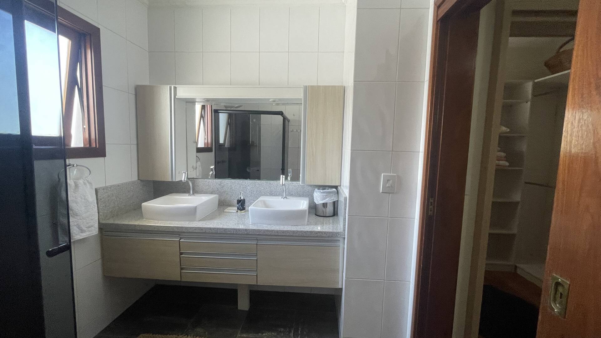 Casa para alugar com 4 quartos, 290m² - Foto 35