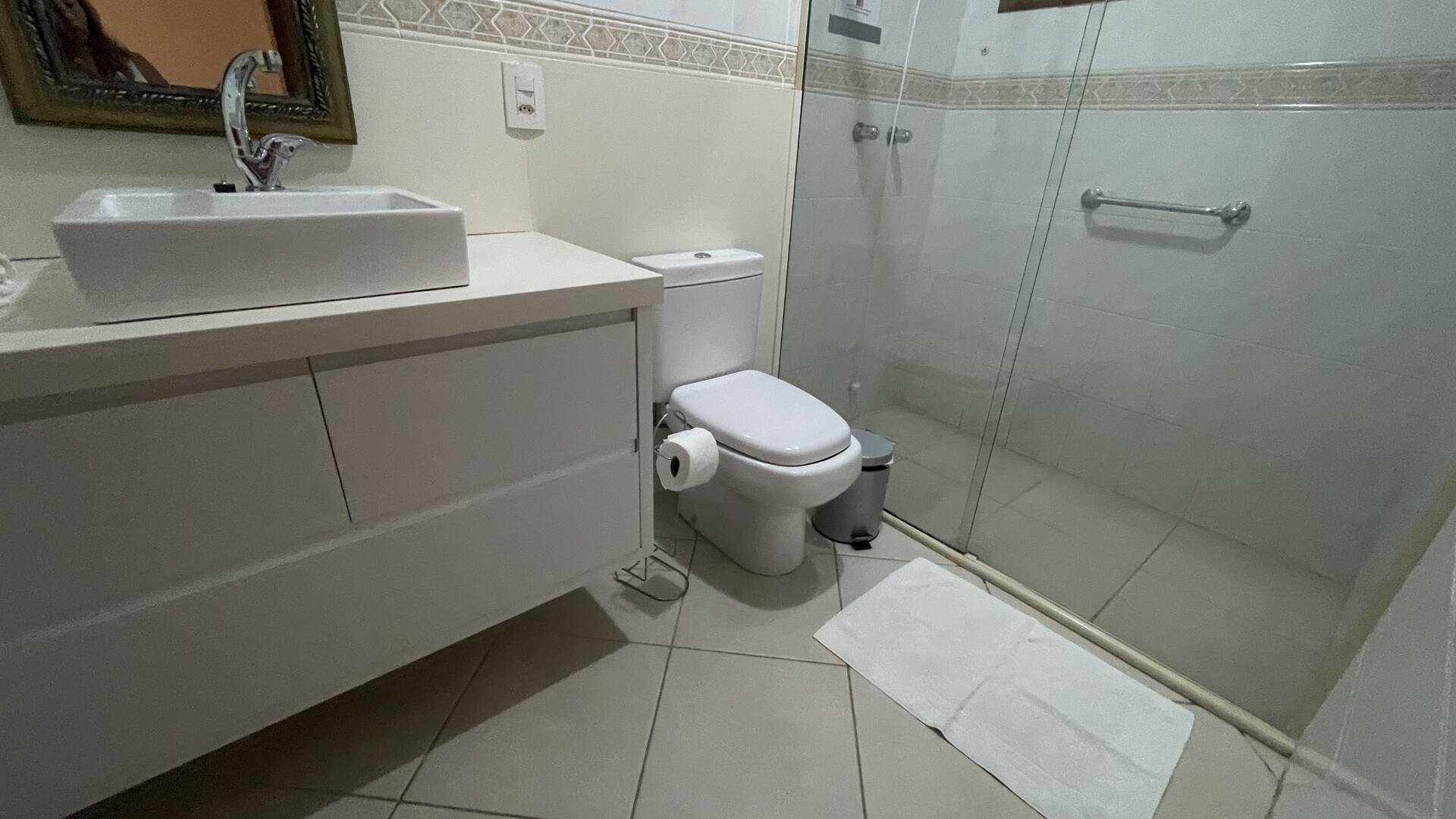 Casa para alugar com 6 quartos, 232m² - Foto 9