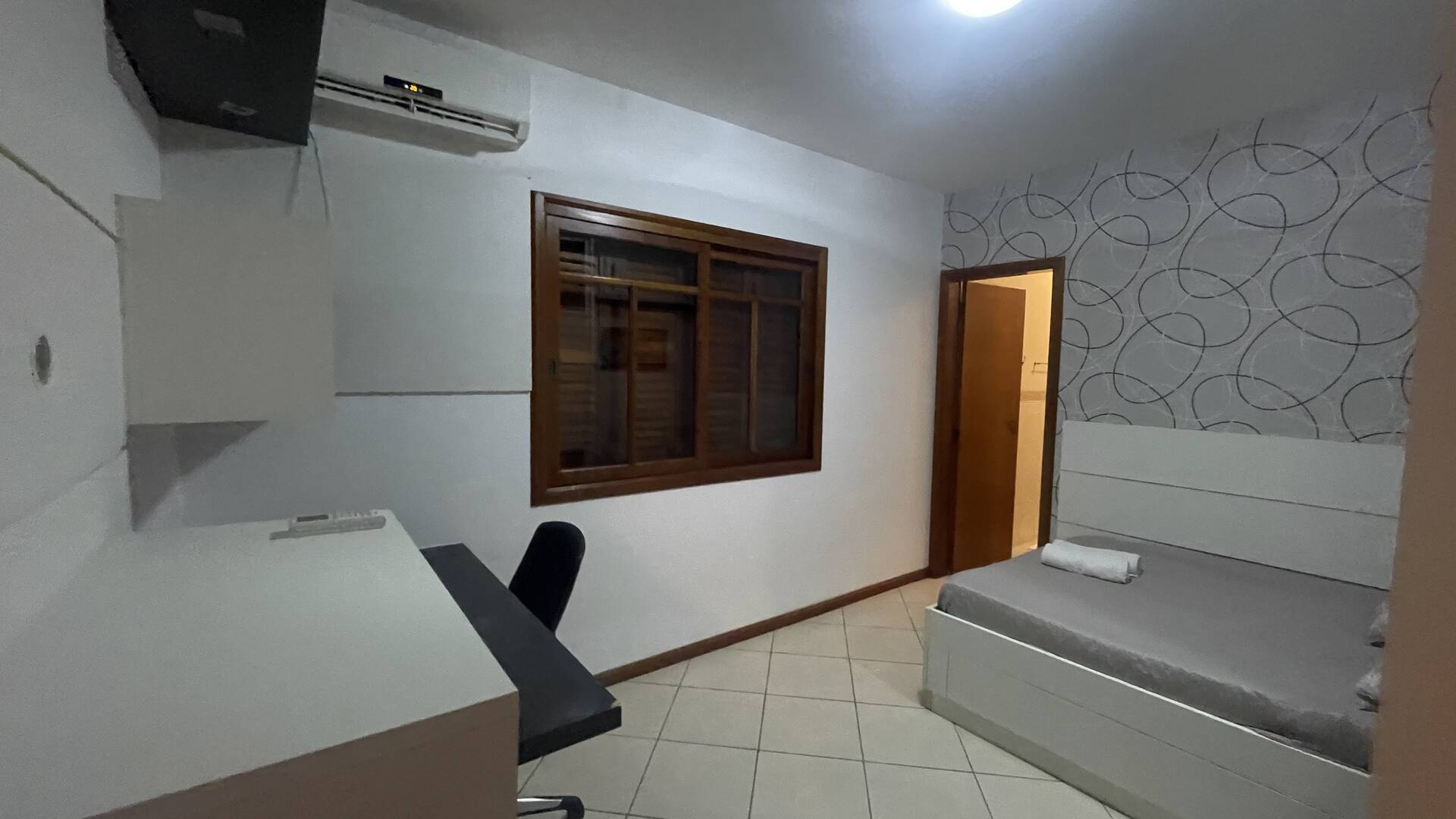 Casa para alugar com 6 quartos, 232m² - Foto 11