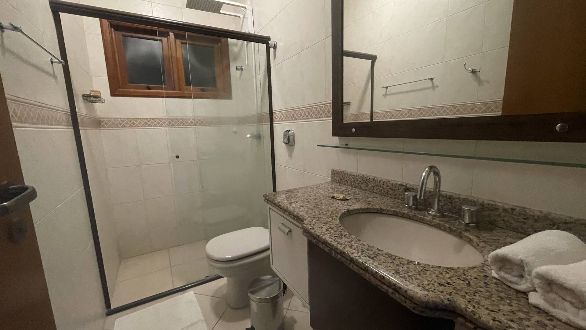 Casa para alugar com 6 quartos, 232m² - Foto 12