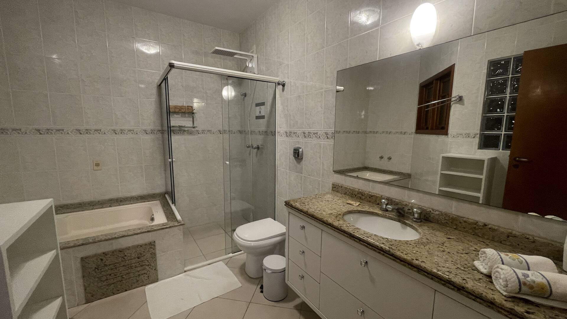 Casa para alugar com 6 quartos, 232m² - Foto 23