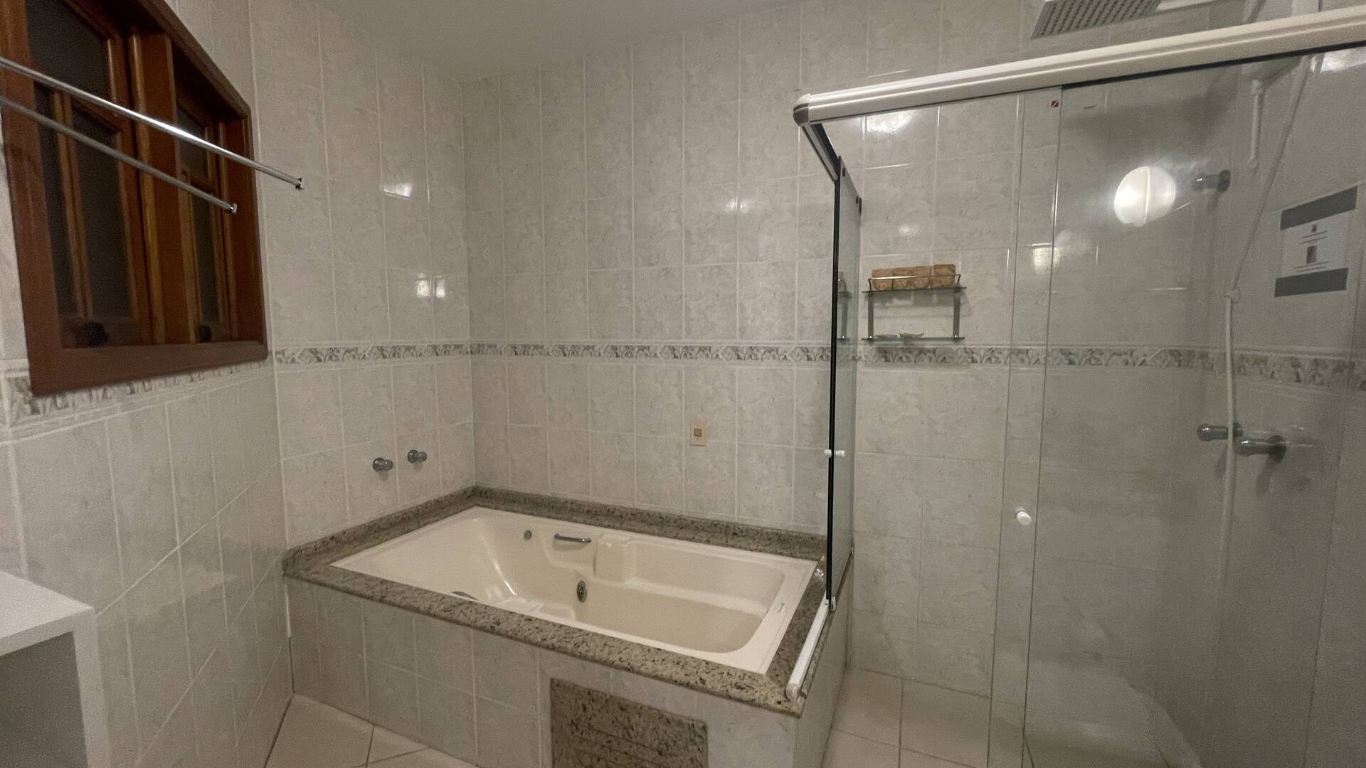 Casa para alugar com 6 quartos, 232m² - Foto 25