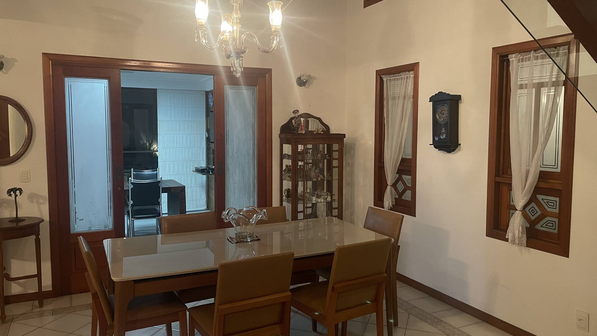 Casa para alugar com 6 quartos, 232m² - Foto 1