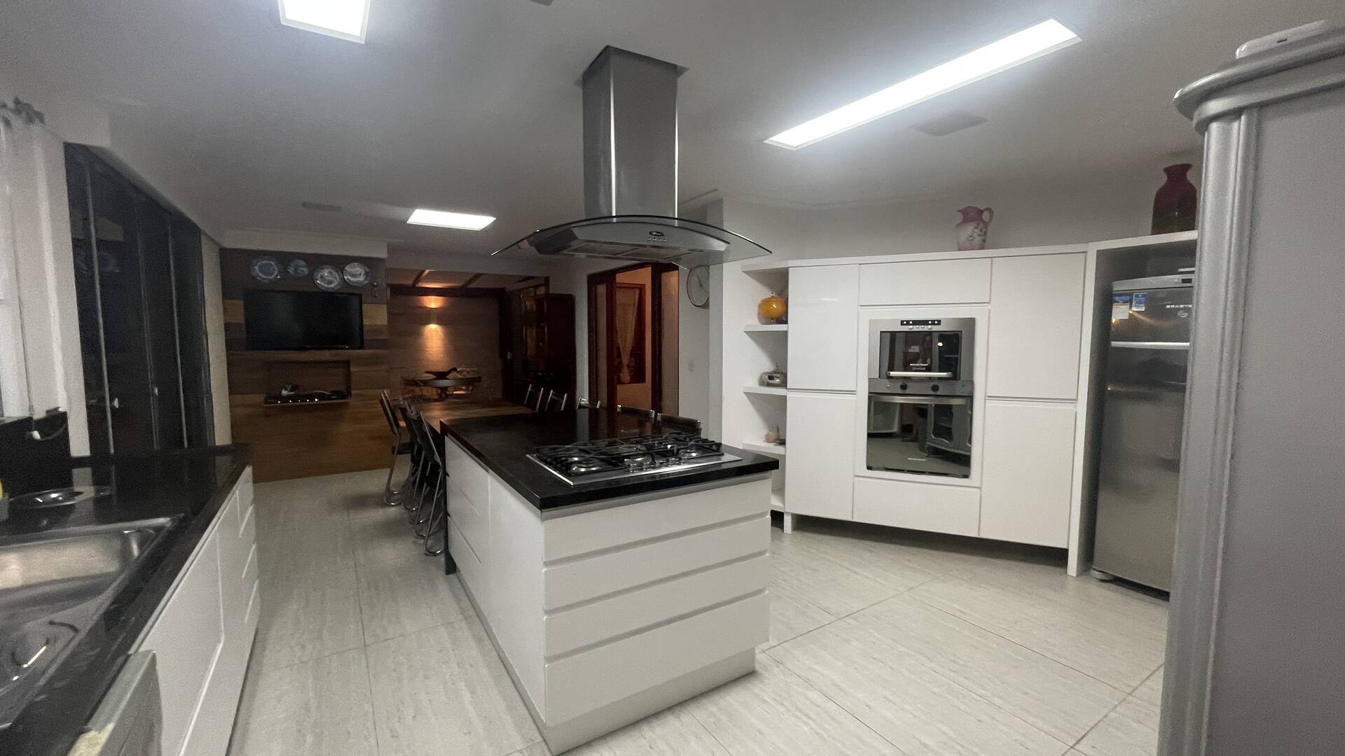 Casa para alugar com 6 quartos, 232m² - Foto 15