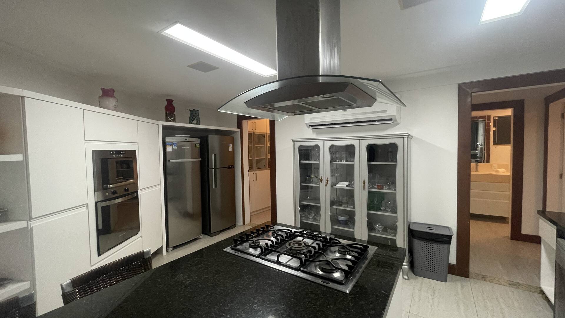 Casa para alugar com 6 quartos, 232m² - Foto 6