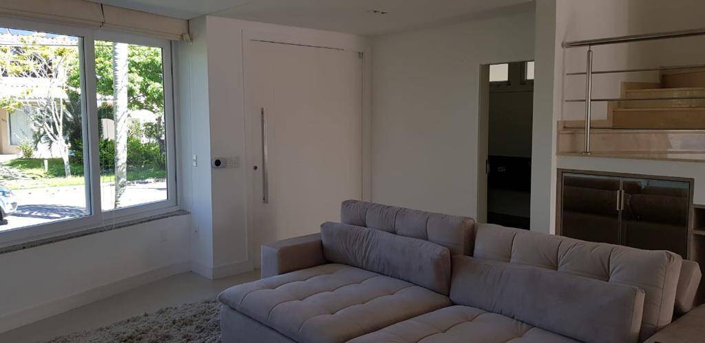 Casa para alugar com 4 quartos, 280m² - Foto 4