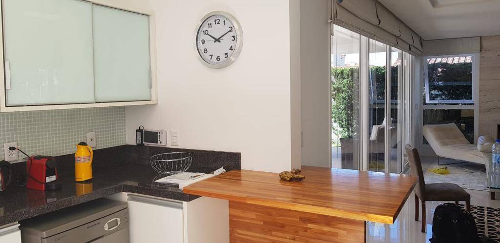 Casa para alugar com 4 quartos, 280m² - Foto 6