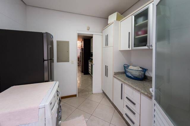 Casa à venda e temporada com 7 quartos, 615m² - Foto 13