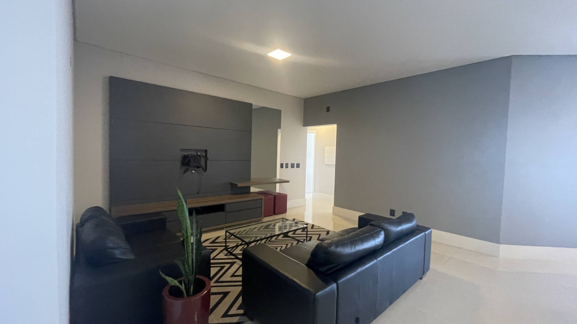 Apartamento para alugar com 3 quartos, 141m² - Foto 2