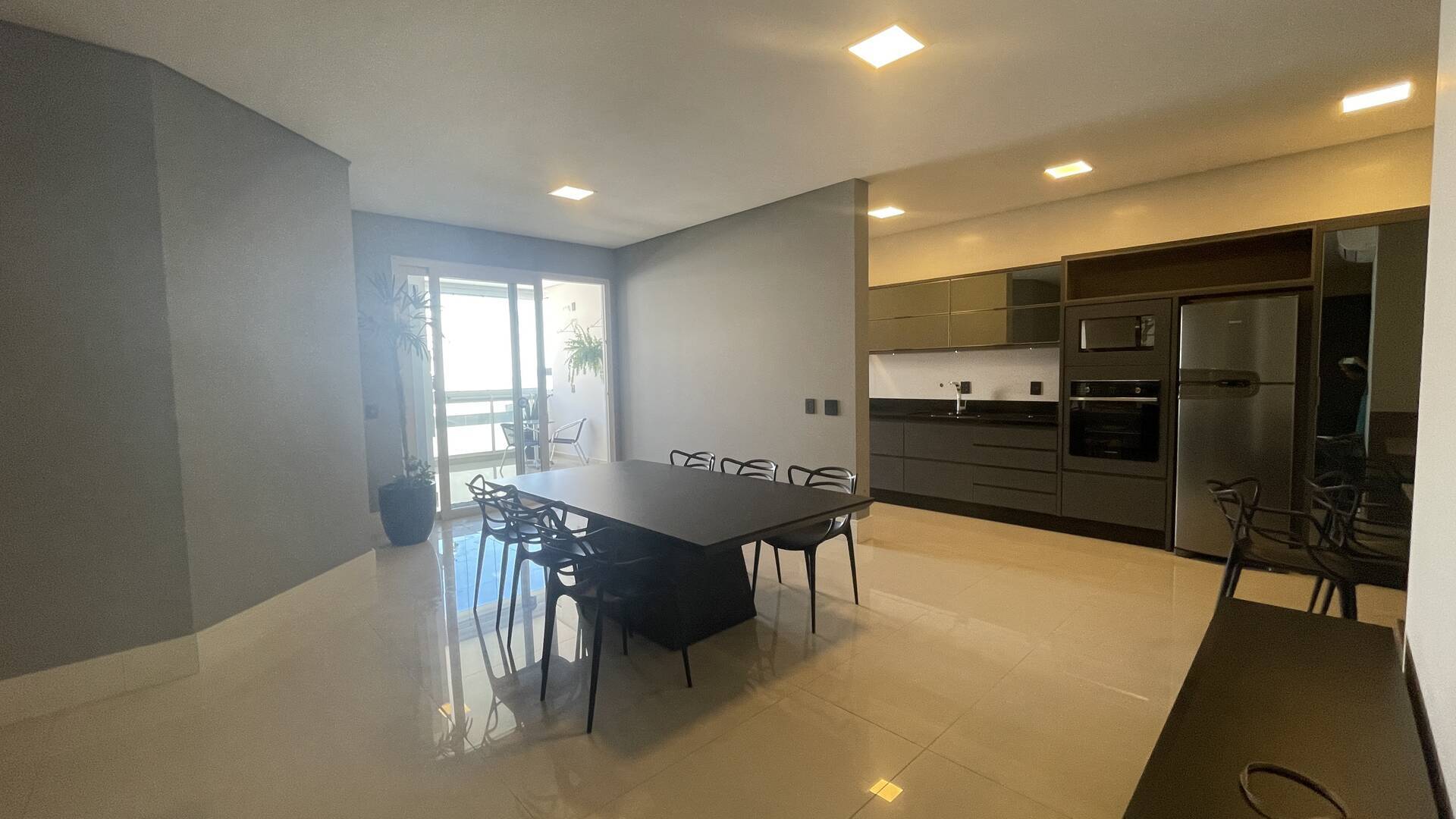 Apartamento para alugar com 3 quartos, 141m² - Foto 3