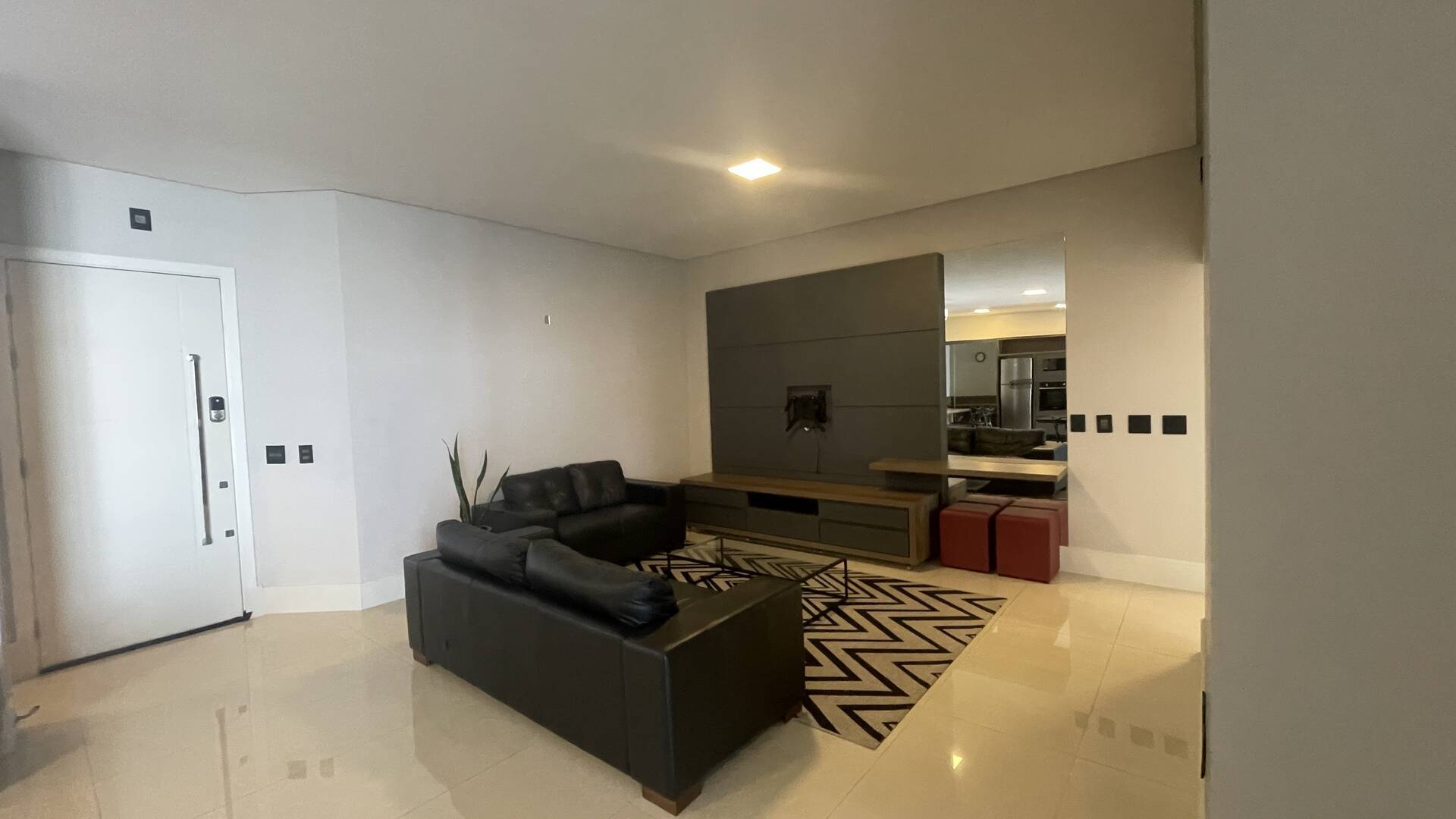 Apartamento para alugar com 3 quartos, 141m² - Foto 4