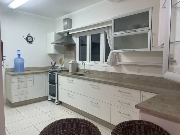 Casa para alugar com 4 quartos, 258m² - Foto 38