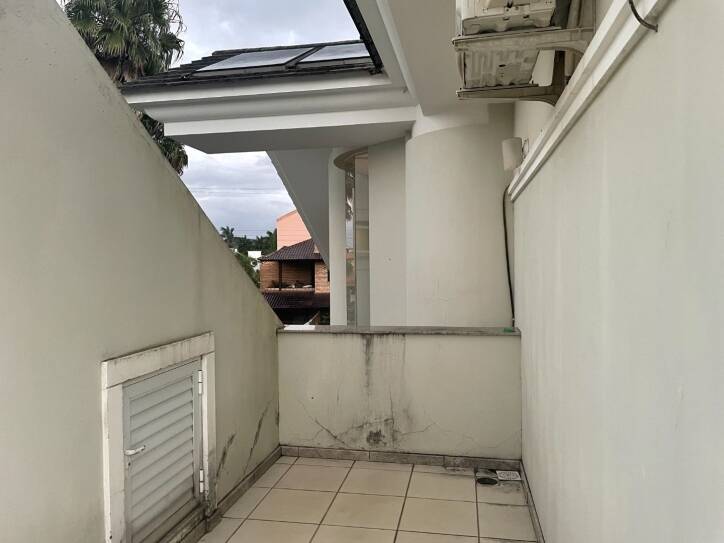 Casa para alugar com 4 quartos, 258m² - Foto 2