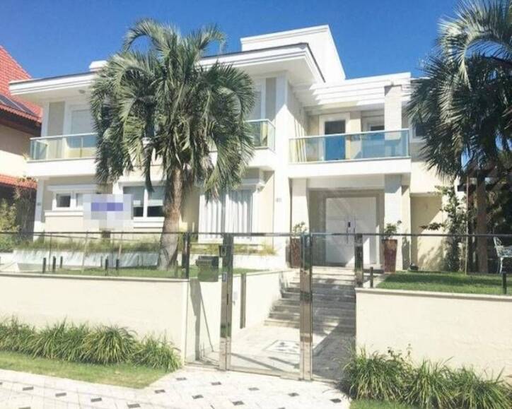 Casa à venda e aluguel com 5 quartos, 420m² - Foto 1