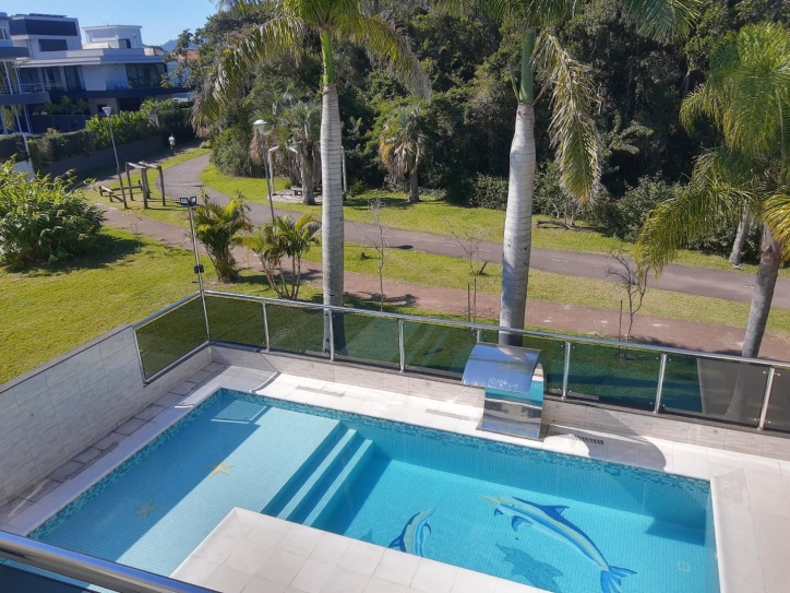 Casa à venda com 4 quartos, 800m² - Foto 2
