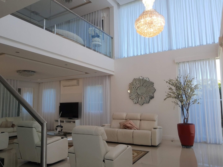 Casa à venda com 4 quartos, 800m² - Foto 1